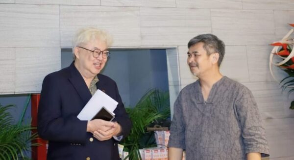 【四十年一梦再绽心华——林涟康开启花艺、绘画与陶艺跨界艺术新篇】