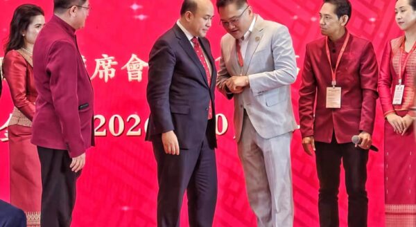 【林振辉晤柬埔寨副首相洪玛奈】 【冀发挥青年与企业网络优势　把和平稳定转化为投资与发展机遇】